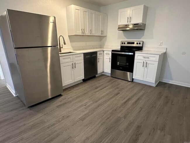 Building Photo - 9 Hiland Pl