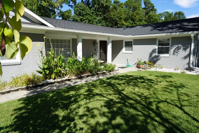 Foto del edificio - 109 E Sand Hills Dr