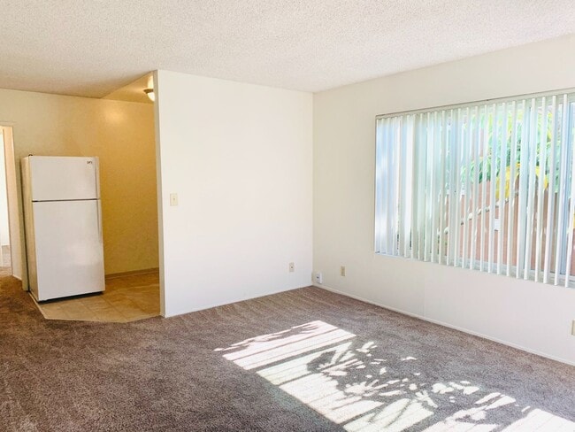 Building Photo - Live in Mission Beach Right by the Water! 2BD/1BA Top Floor Apartment w/ Parking! Only $2,895/mo