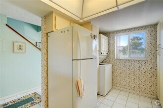 Building Photo - 5532 NE Gulfstream Way