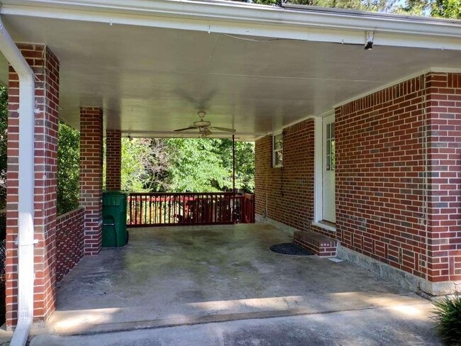 Building Photo - 2790 Glenbriar Dr NE
