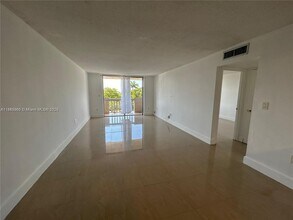 Building Photo - 1800 Sans Souci Blvd