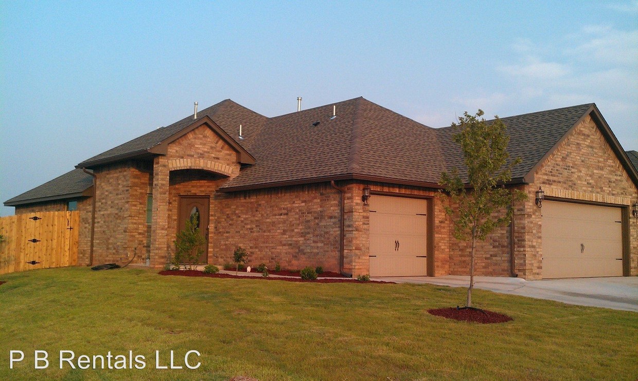 Primary Photo - 2402 SW Edinburough Dr