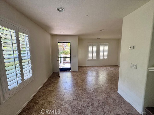 Building Photo - 32 Three Vines Ct