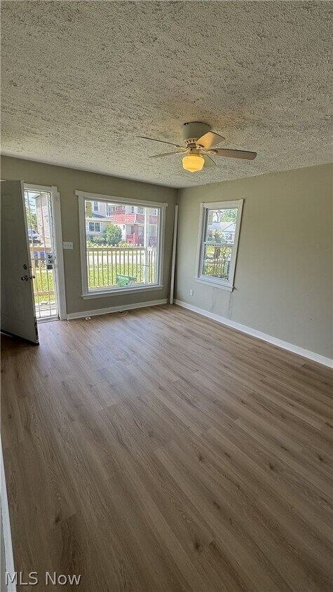 Foto del edificio - 11825 Avon Ave