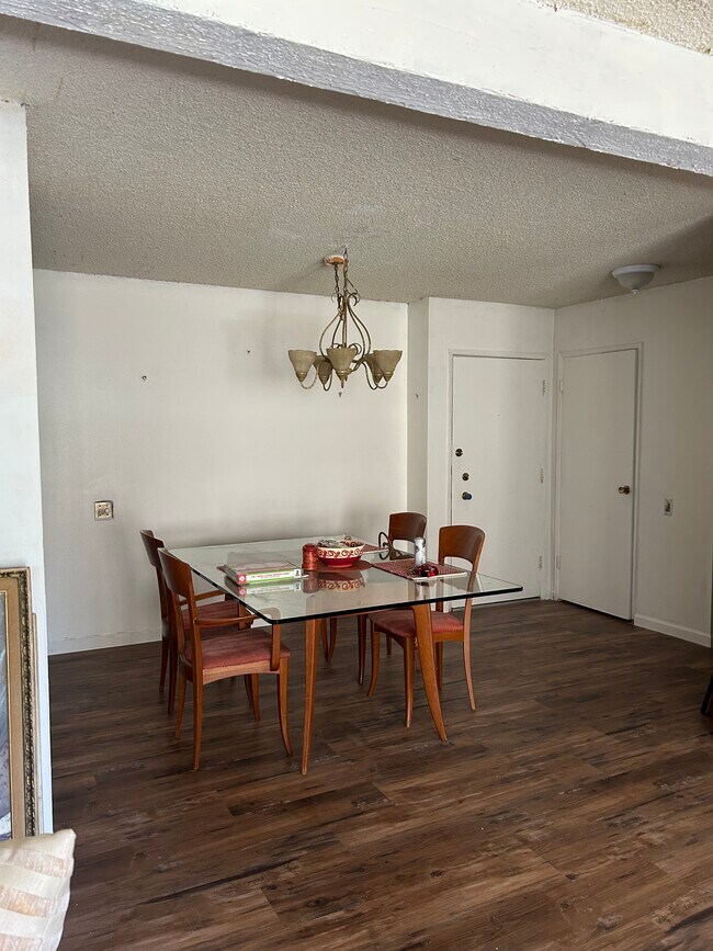 Dining room - 5460 White Oak Ave