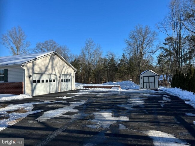 Building Photo - 46 Buck Dr