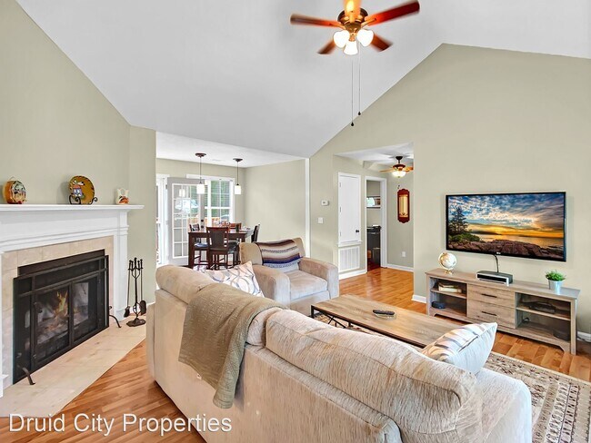 Building Photo - 3 br, 2 bath House - 15469 Stonehedge Clif...