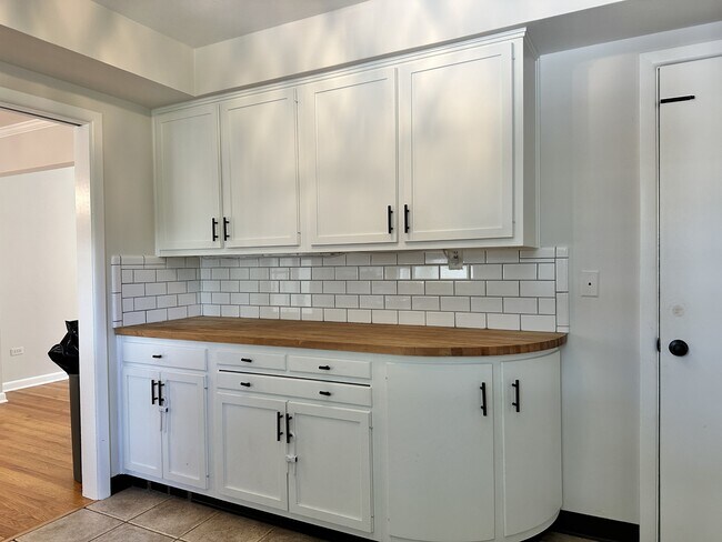 Foto del edificio - 3712 Pinecrest Rd