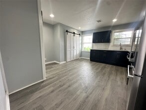 Building Photo - 502 Ave F