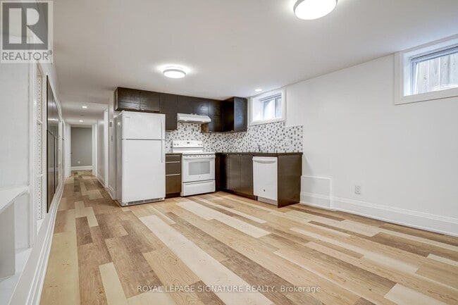 Building Photo - 250 Nairn Ave