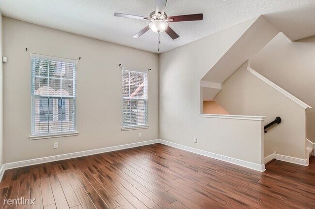 Building Photo - 4 br, 3.5 bath House - 625 Pavia Loop UNIT