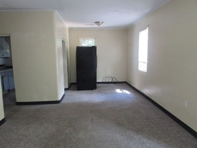 Building Photo - 28 Burgess Ct