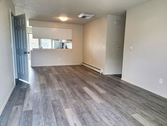 Building Photo - 2 Bedr condo at end of cul-de -sac