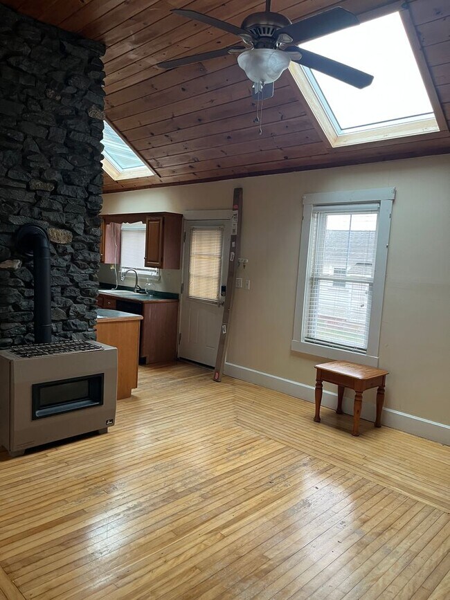 Foto del edificio - Sunny 2 Br / 1 BA Apartment in quiet area of Middleboro