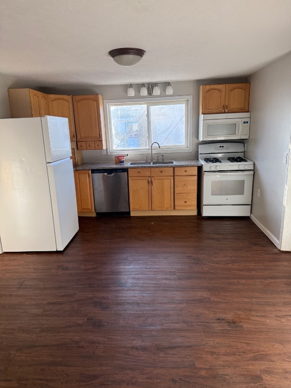 Photo - 327 W Shaw St Apartment