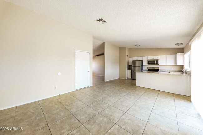 Foto del edificio - 10831 West Campbell Ave
