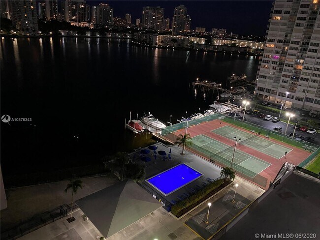 Foto del edificio - 2780 NE 183rd St