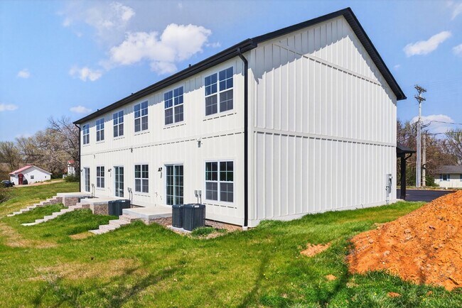 Building Photo - 212 W Jere Whitson Rd