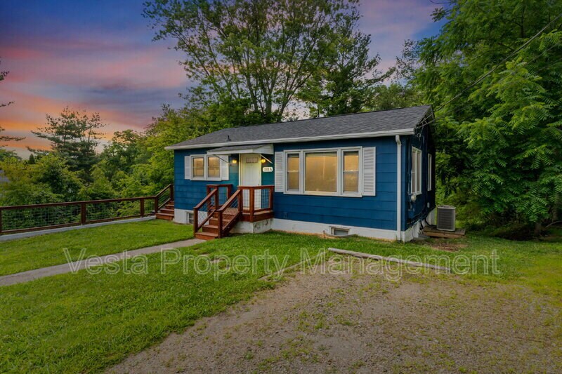 Foto principal - 131 Moody Ave
