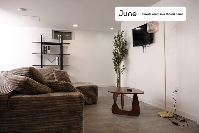 Building Photo - Room in Shared 4 bed/2 bath home Building Photo - Room in Shared 4 bed/2 bath home