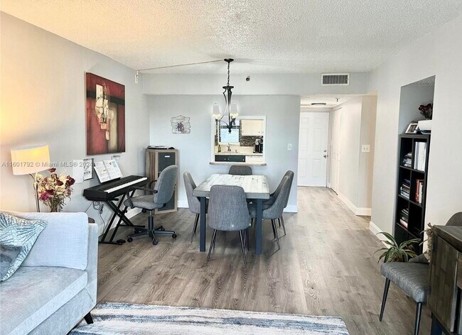 Foto del edificio - 9235 SW 8th St