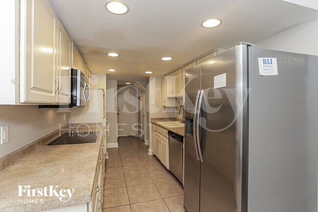 Foto del edificio - 3923 Treeline Dr