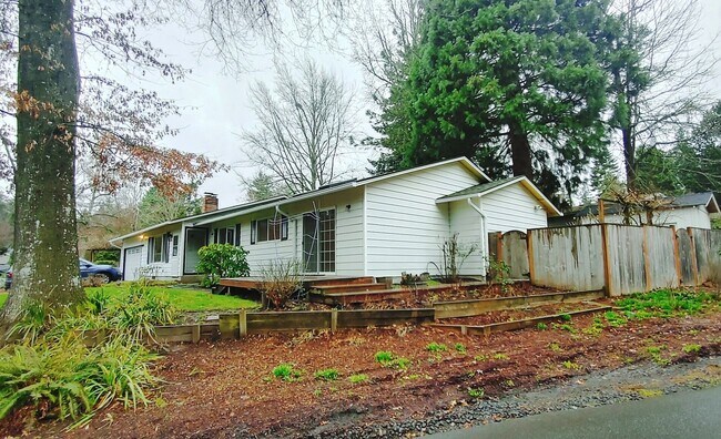 Building Photo - Welcome to this Charming One-level Home Lo...