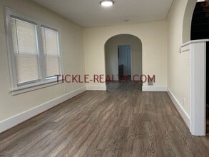 Building Photo - 253-255-255 Rocket St