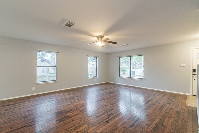 Building Photo - 1519 Jasmine