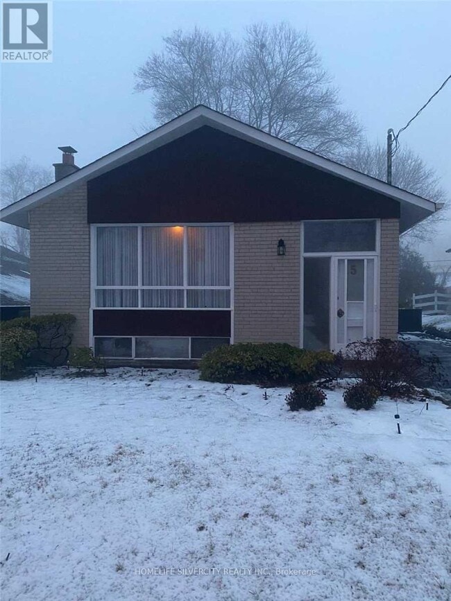 Building Photo - 5 Caddy Dr