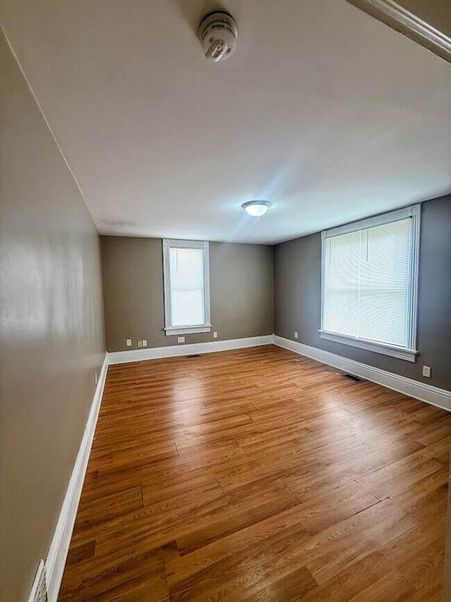Foto del edificio - 116 Maple Ave SE