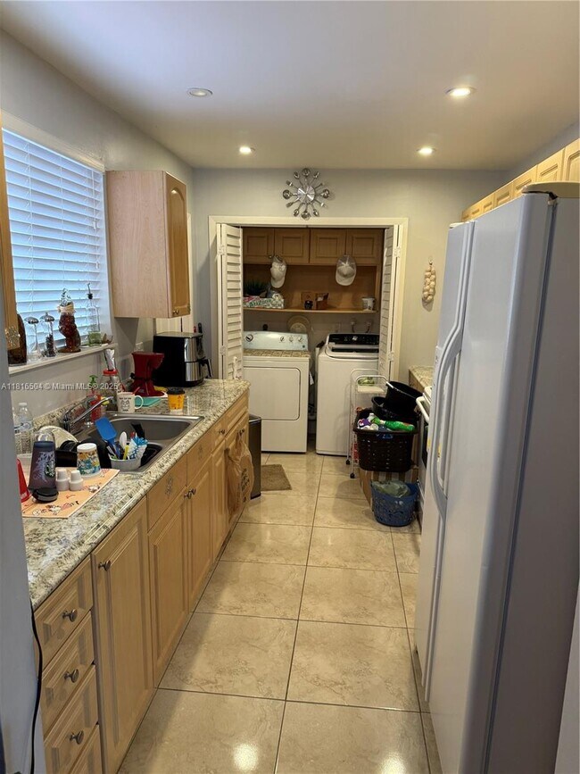 Foto del edificio - 3144 SW 23rd St