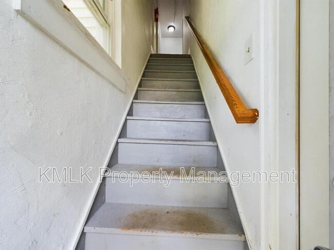 Building Photo - 665 Kling St