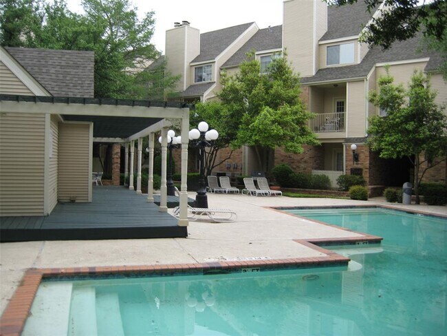 Foto del edificio - 5325 Bent Tree Forest Dr