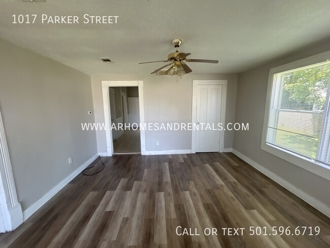 Building Photo - 1017 Parker St | $795 | 2 beds, 1 bath