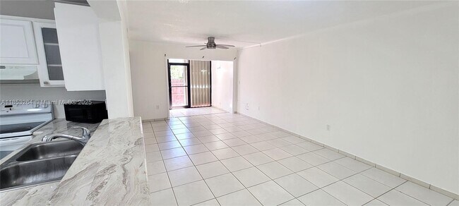 Building Photo - 9403 Fontainebleau Blvd