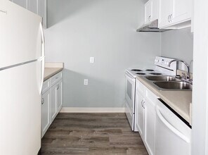 Building Photo - 1102 Salem Ave