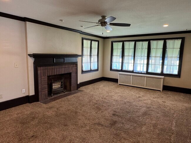 Foto del edificio - 2621 N Harrison St