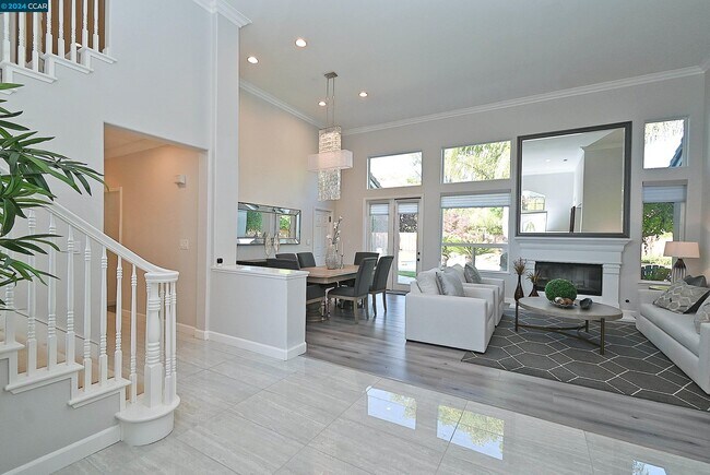 Building Photo - 320 Tuscany Ct