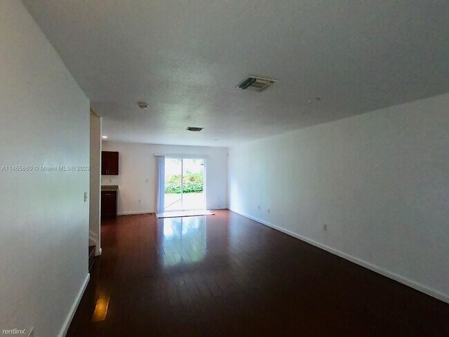 Foto del edificio - 3 br, 2 bath House - 907 SW 15th St 1