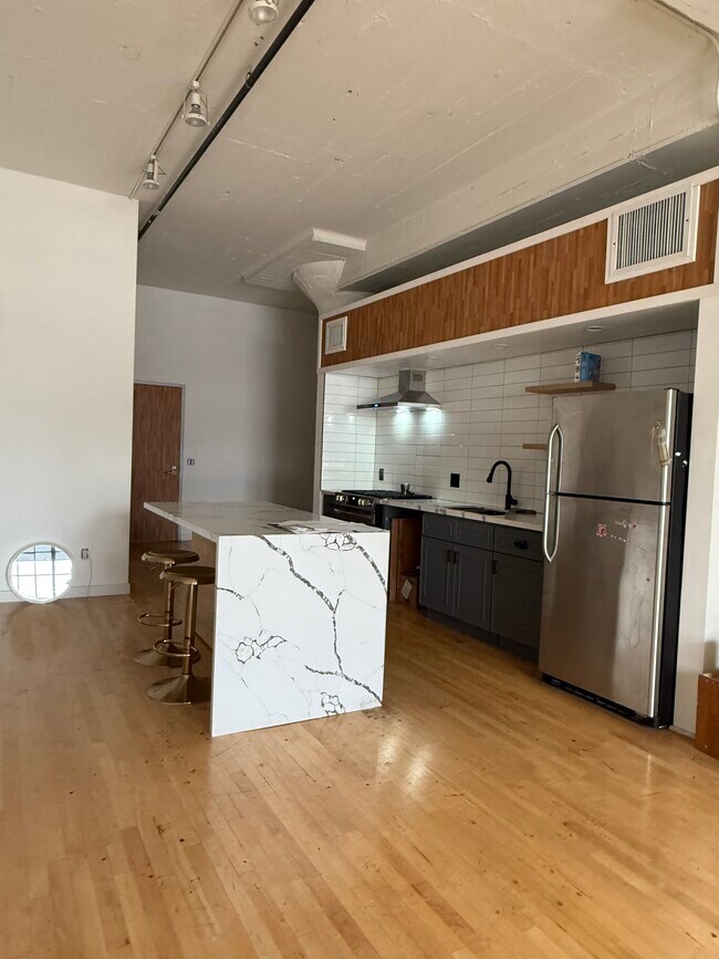 Foto del edificio - 420 S San Pedro St