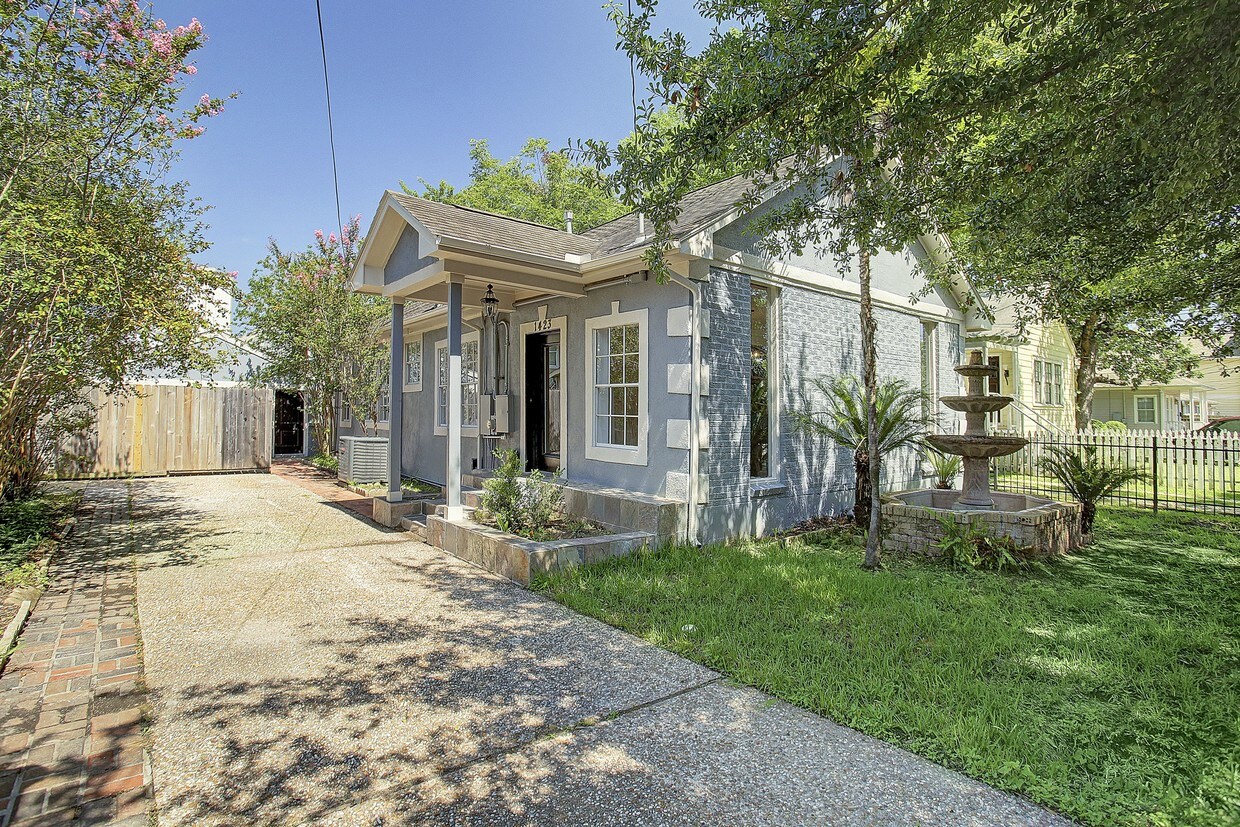 Primary Photo - 1423 Alexander St