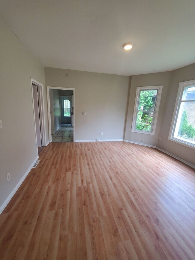 Foto del edificio - 1108-1110 61st St. (Duplex)