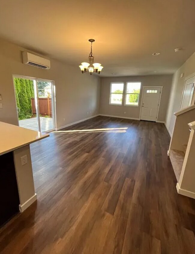 Foto del edificio - 2 Story Duplex | Sedro Woolley
