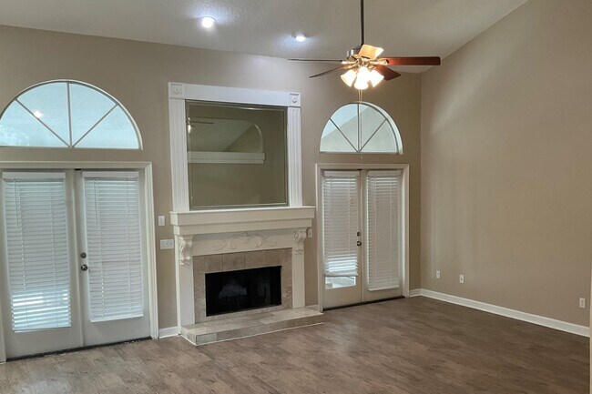 Foto del edificio - 4900 Winwood Way