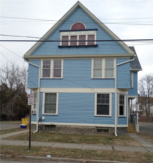 Building Photo - 364 W Gray St