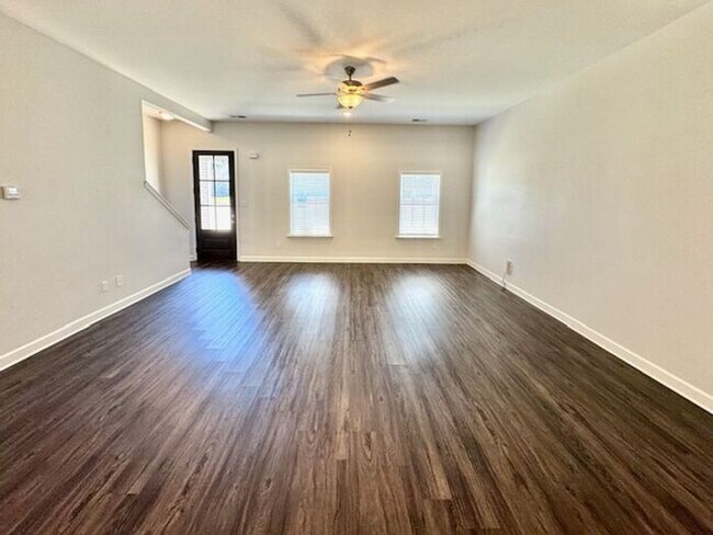Foto del edificio - Now Leasing a 4-Bedroom 2.5 Bath Home In O...