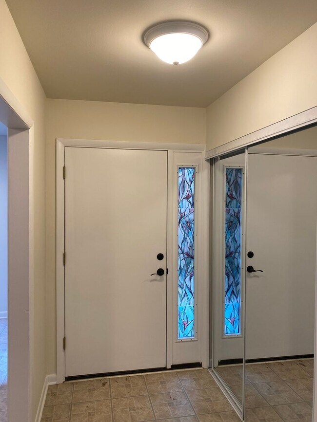 Building Photo - Gorgeous 3 Bedroom Townhome in Columbia!