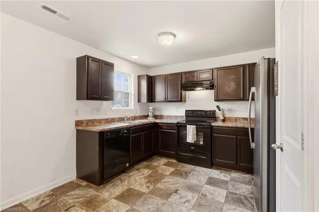 Building Photo - Room in House on Ransom Trace Ct